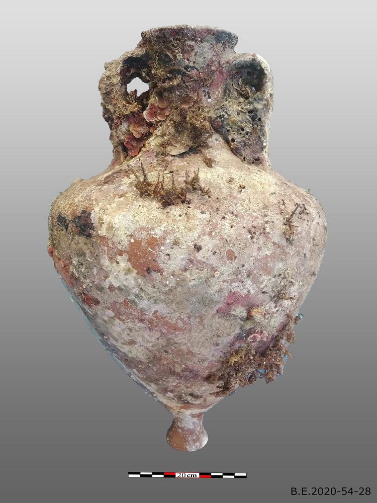 Amforaer har to hanke og spids bund og blev typisk brugt til opbevaring og transport af olivenolie og vin.  Foto: Nikos Koukoulas/kasos Maritime Archaeological Project/greek Ministry of Culture and Sports