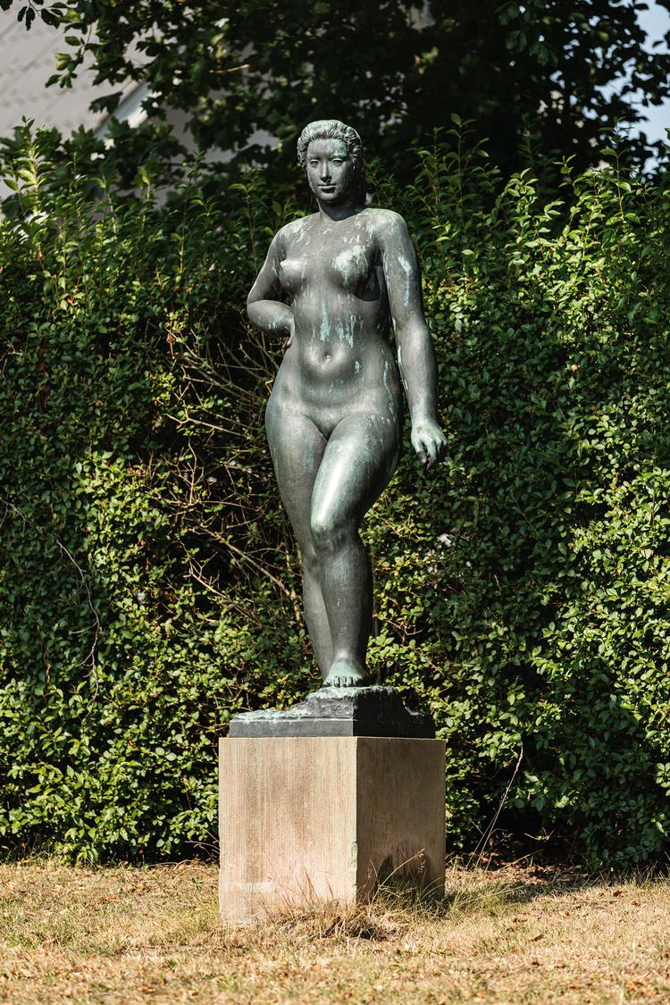 Gerhard Haaning, der skabte 'Stående kvinde' fra 1945 til Faaborg Stadion, er en af de kunstnere, der kan takke for Ny Carlsbergfondets gentagne opmærksomhed. Foto: Anders Sune Berg