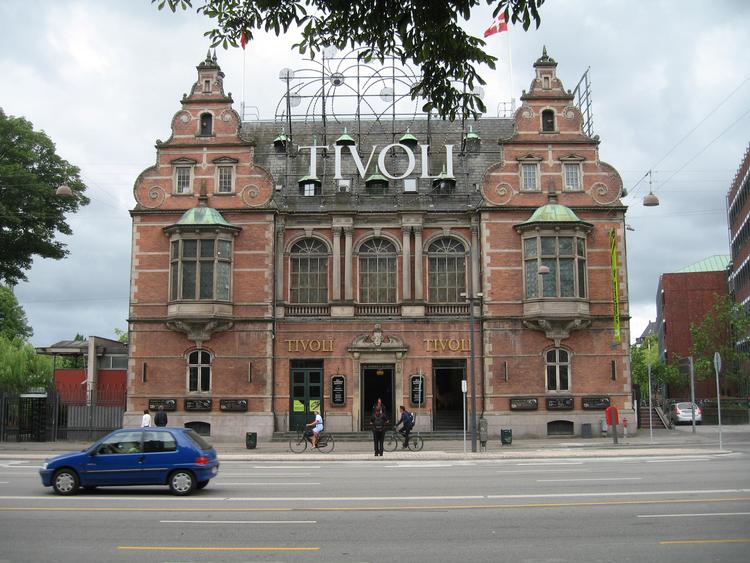 Det herinde i Tivoli Slottet, at den nye forlystelse får hjem. Her ses bygningen fotograferet fra Rådhuspladsen. Foto: PR/Tivoli