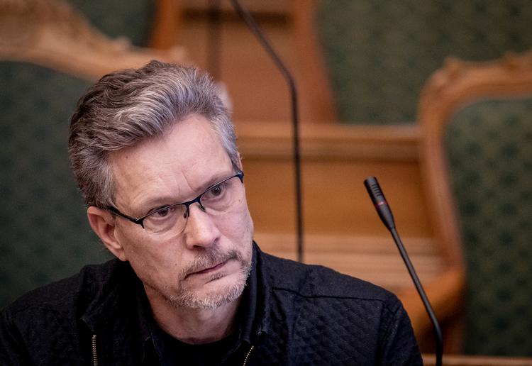 Torsten Gejl mener, der er tale om ’teater’, når partier vil samle alle medlemmer i Folketingssalen under afstemning om rigsretssagen mod Inger Støjberg (V). Foto: Liselotte Sabroe/Ritzau Scanpix