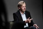 Poul Madsen kalder kviklån en »uetisk låneform«, men forsvarer at tjene penge på dem via 'Ekstra Bladets Låneguide'. En guide der er blevet promoveret gennem skjult reklame.  Foto: Emil Agerskov