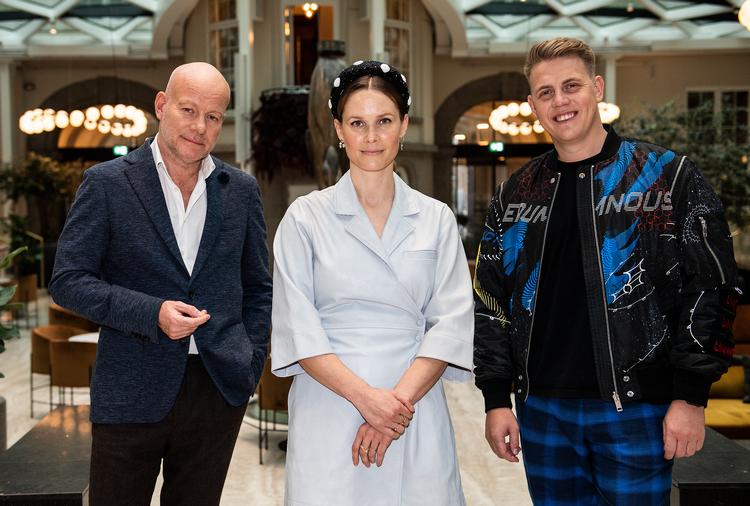  De tre dommere, Thomas Blachman, Oh Land og Martin Jensen må vige for håndbolden.  I denne uge i 'X Factor' er det Martin Jensen, der skal udvælge sine fem bootcamp-deltagere blandt 11 solister over 23 år.  Foto: Mogens Flindt