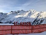 Det østrigske skisportssted St. Anton har de seneste uger oplevet, at en række unge er rejst til byen under dække af at søge arbejde, men blot har nydt de snedækkede - og stort set mennesketomme - pister (arkivfoto). 