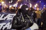 4-500 sortklædte demonstranter gik i optog mod corona-restsriktioner. Demonstrationen i Aarhus var arrangeret af Men In Black. 