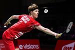 Anders Antonsen havde store problemer med fysikken, før der skulle spilles sæsonfinale i Bangkok, men han doserede sine kræfter helt rigtigt i søndagens finale mod Viktor Axelsen. Foto: Handout/Ritzau Scanpix