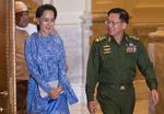 General Min Aung Hlaing i følge med Aung San Suu Kyi i 2016.  Foto: Ye Aung Thu/Ritzau Scanpix