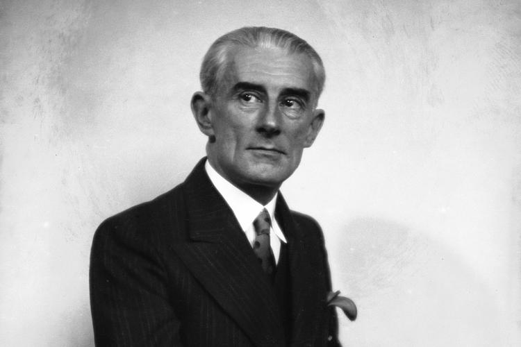 Maurice Ravel var altid fuldstændig ulasteligt klædt. Følelserne gemte han inde bag facaden. Foto: Studio Lipnitzki/Ritzau Scanpix