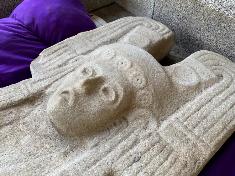 En 500 år gammel statue dukkede op af jorden, da en mexicansk landmand arbejdede på familiens gård.  Foto: Mexico's Inah/Ritzau Scanpix