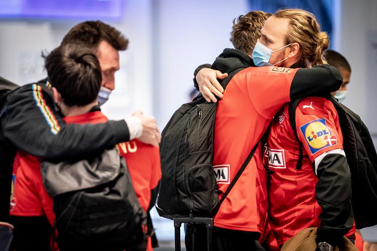 Efter afsked med Magnus Landin og resten af verdensmestrene skal Henrik Møllgaard (t.h.) straks tilbage i klubtjeneste for Aalborg, der har seks VM-finalister i truppen. Foto: Mads Claus Rasmussen/Ritzau Scanpix