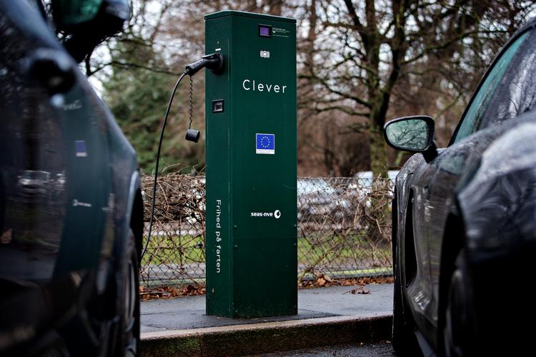 Offentlige ladepunkter som Clevers skal kunne bruges af alle elbilister, og det samme gælder andre ladeoperatørers ladepunkter. På den måde er der mindre end 35 kilometer til den nærmeste opladning, uanset hvor i landet, du opholder dig. Foto: Martin Lehmann