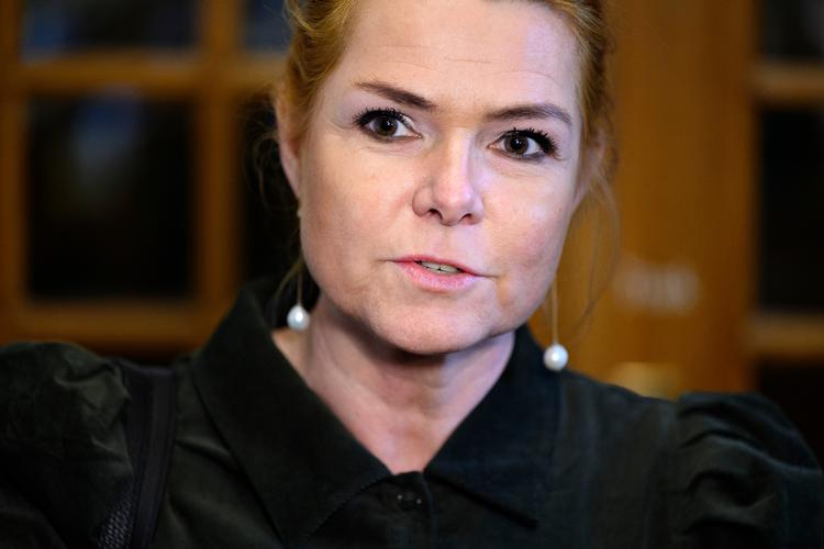 Inger Støjberg deltager ikke i gruppemøde med sit parti, før hun skal i folketingssalen og overvære, hvordan et flertal beslutter at rejse en rigsretssag mod den tidligere minister. Foto: Philip Davali/Ritzau Scanpix