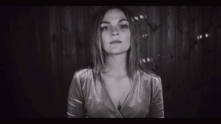 I udlandet bliver singer/songwriter Lærke Corfix talt til og mødt med respekt. Det samme er langt fra altid tilfældet i Danmark, siger hun. 