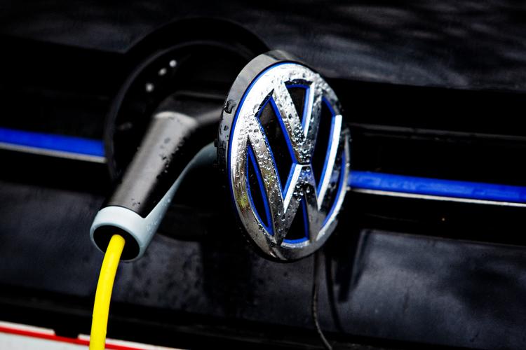 FDM's beregninger viser, at en elbil er det billigste valg, når både indkøbspris og forbrug regnes med. Derefter kommer plug-in hybridbiler, og derefter benzin eller dieselbiler. Regnestykket forudsætter, at det er biler i samme prisklasse, der bliver sammenlignet. Foto: Martin Lehmann