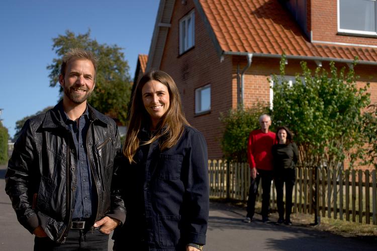 Carstens hus blev solgt og gælden minimeret, men så måtte der også tages bøger til hjælp. Foto: DR 