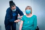 Storbritannien er et af de lande, der er længst fremme med at få vaccineret sin befolkning, men ifølge WHO skal Europa op i tempo. Foto: Jane Barlow/Ritzau Scanpix