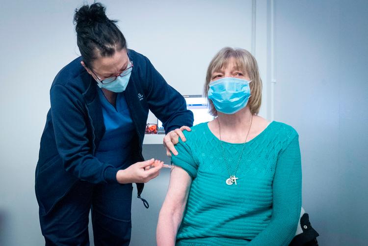 Storbritannien er et af de lande, der er længst fremme med at få vaccineret sin befolkning, men ifølge WHO skal Europa op i tempo. Foto: Jane Barlow/Ritzau Scanpix