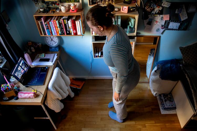 Eleverne har fået fjernundervisning siden 16. december og ved endnu ikke, hvornår de kan få lov til at komme tilbage til deres klasseværelser. Foto: Finn Frandsen/POLFOTO
