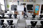 På mandag vil der atter være elever i klasselokalerne fra 0. til 4. klasse rundtomkring i landet. Men hverdagen bliver anderledes, end de ældste af de berørte elever har været vant til. Foto: Jens Dresling/POLFOTO
