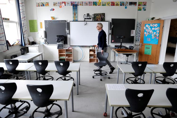 På mandag vil der atter være elever i klasselokalerne fra 0. til 4. klasse rundtomkring i landet. Men hverdagen bliver anderledes, end de ældste af de berørte elever har været vant til. Foto: Jens Dresling/POLFOTO