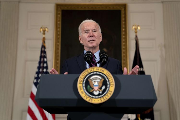 WASHINGTON, DC - FEBRUARY 05: U.S. President Joe Biden delivers remarks on the national economy and the need for his administration's proposed $1.9 trillion coronavirus relief legislation in the State Dining Room at the White House on February 05, 2021 in Washington, DC. Biden hosted lawmakers from both parties at the White House this week in an effort to push his pandemic relief plan forward. Stefani Reynolds-Pool/Getty Images/AFP == FOR NEWSPAPERS, INTERNET, TELCOS &amp; TELEVISION USE ONLY == Foto: Pool/Ritzau Scanpix