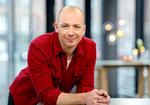  DR-vært Mark Stokholm er en de mange, som bruger udtrykket »Det må jeg bare sige« til at forstærke sit budskab med. Sprogforsker Marianne Rathje foretrækker, at man siger sin mening i stedet for at fortælle, at man siger den.  Foto: Agnete Schlichtkrull/DR