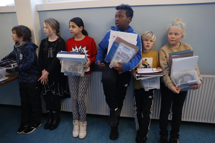 Børnene på Birkhovedskolen i Nyborg har endelig fået lov til at møde op til undervisning efter syv ugers hjemsendelse.  Foto: Jens Dresling/POLFOTO