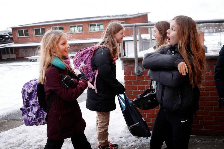     De yngste elever vendte i går tilbage til folkeskolen. Her er det 4. a og b på Birkhovedskolen i Nyborg.   Foto: Jens Dresling/POLFOTO