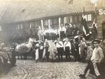 Frantz Howitz' morfar er klovn nummer to fra venstre på billedet, der er taget i slutningen af 1930'erne. De frække klovne jagtede alle tilskuerne – kvinder som mænd – for at kysse på dem med store, røde læber. Foto: Fotograf ukendt