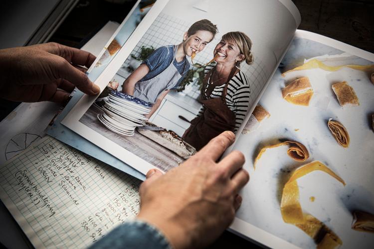 Med nedlukningen fik vi god tid til at lave mad og bage, og det satte gang i salget af bl.a. kogebøger. Foto: Casper Dalhoff/POLFOTO