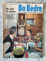 Fra første færd var der lagt op til idyl hos Bo Bedre - her med salat i den smarte Krenit-skål og spejlæg, som mor selvfølgelig bærer ind til bordet. Det er 60 år siden, at dette blad landede i de danske butikker, og det er blevet læst grundigt, som man kan se på den slidte ryg.  Foto: Lars Hedebo Olsen
