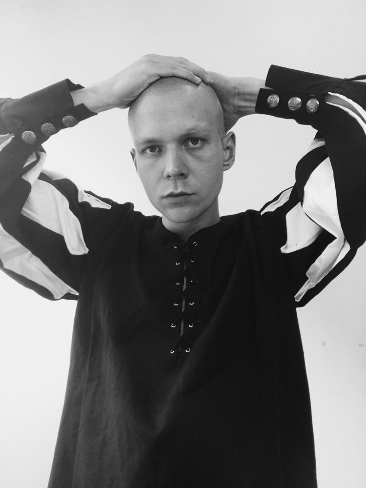 I sin debutroman 'Rygtet' lader Rasmus Daugbjerg en landsby styre af sladder og rygter - og sult og død. Foto: Rasmus Daugbjerg