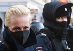 Julia Navalnaja har støttet sin mand 100 procent under hans stadig mere dramatiske korstog mod Putin. Her ankommer hun 2. februar til den retssal, hvor Aleksej Navalnyj blev idømt knapt tre år i en straffekoloni. Foto: Natalia Kolesnikova/Ritzau Scanpix
