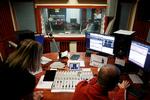 Ansatte på radiostationen Klubradio i Ungarns hovedstad Budapest.  Foto: Bernadett Szabo/Ritzau Scanpix