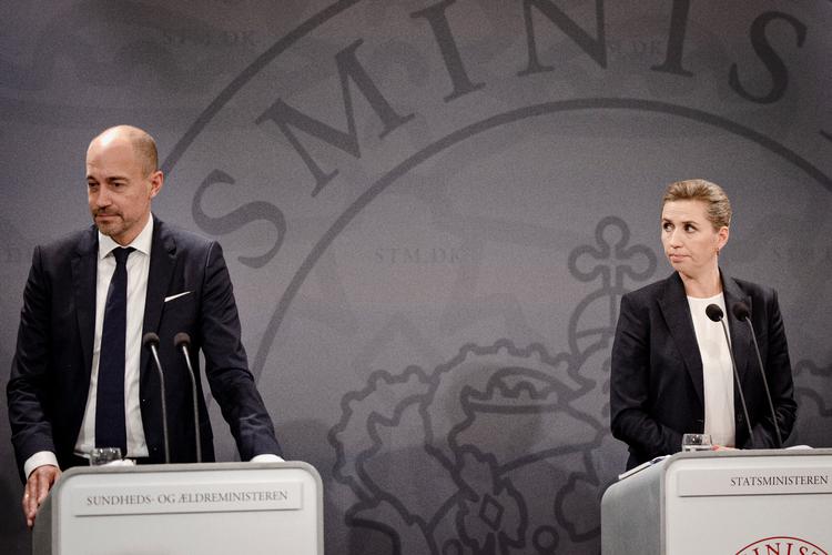 Tidligere pressemøde med statsminister Mette Frederiksen (S) i Spejlsalen angående corona. Til venstre sundheds- og ældreminister Magnus Heunicke (S). Foto: Valdemar Ren/POLFOTO