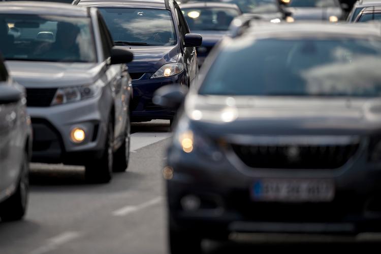 H.C. Andersens Boulevard er en af de gader i København, hvor bilerne ikke kommer meget hurtigere frem end de gående i myldretid uden nedlukning.  Foto: Annika Byrde/POLFOTO
