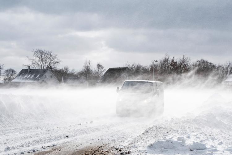 Et snevejr bevæger sig mandag formiddag ind over landet fra vest. På Bornholm ventes snefygning. Foto: Per Rasmussen