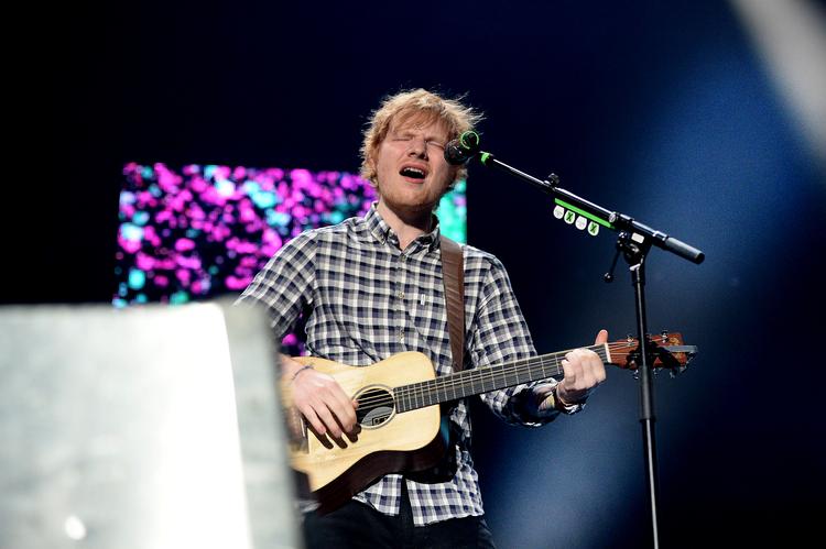     Ed Sheeran, der hører til popmusikkens superelite, gør en dyd ud af at se almindelig ud. I 2014 optrådte verdensstjernen i Forum i København. Foto: Jan Unger/POLFOTO
