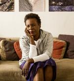 Claudia Rankine har skrevet digte og essays og værker, som blander genrer, foruden teaterstykket 'Hvidt kort', der netop er kommet på dansk. Foto: Blue Flower Arts