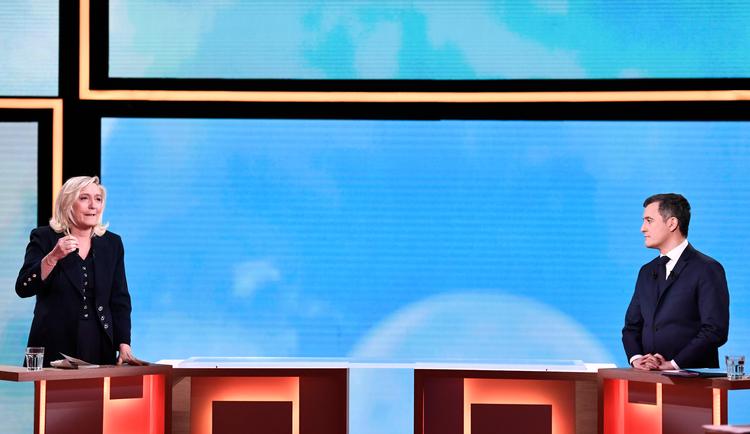     I tv-debatten 11.. februar mellem Marine Le Pen og indenrigsminister Gérald Darmanin kom Marine Le Pen nærmest til at fremstå som moderat overfor ministeren, der ligesom præsident Macron forsøgte at fremstå som islamisternes mest indædte modstander. Foto: Stephane De Sakutin/Ritzau Scanpix