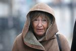 Mimi Jakobsen ses her ankomme ved retten. Politiken kan desværre ikke bringe et billede af Rasmus Paludan, da han ikke ønsker, at avisen tager et billede af ham. Ritzau/Scanpix er de eneste, der må fotografere ham. Foto: Jens Dresling/POLFOTO