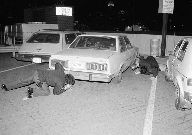 1980'ernes New York City var præget af vold og drab. Her er politiet i gang med en mordefterforskning på Manhattan. Arkivfoto Ron Frehm/Ritzau Scanpix