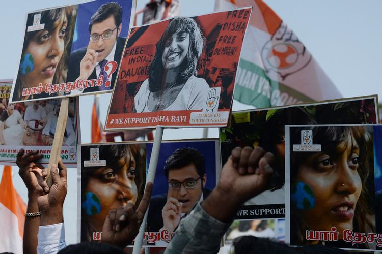 PROTEST: Medlemmer af Indiens Youth Congress raser mod arrestationen af 'den indiske Greta Thunberg', den 21-årige klima- og socialaktivist Disha Ravi. Foto: Arun Sankar/Ritzau Scanpix