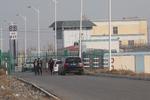 Mange steder i Xinjiang-provinsen i Kina er interneringslejre som denne blevet bygget. Her bliver medlemmer af det muslimske mindretal uighurerne tvunget til at arbejde og udsat for politisk indoktrinering. En boykot af Kina er dog ikke midlet mod tvangsarbejde, lyder det fra menneskeretseksperter. Foto: Ng Han Guan/Ritzau Scanpix