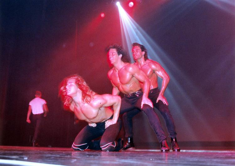Mandestripperne fra Chippendales optræder i Falkoner Centeret i København i 1992.  Foto: Finn Frandsen/POLFOTO