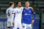 Trods flere lange VAR-pauser på Lyngby Stadion mandag aften var stemningen fin mellem f.eks. FCK's Carlos Zeca og Lyngbys Marcel Rømer.  Foto: Jens Dresling/POLFOTO