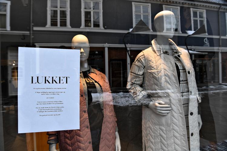 Regeringen vil efter planen onsdag melde ud, hvilke restriktioner der lempes efter 28. februar. Det ser dog ud til, at flere små butikker kommer til at åbne. Foto: Ernst van Norde