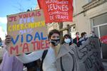     Studenter i Toulouse demonstrerede tidligere på ugen mod ministeren, der forlanger en undersøgelse af radikale kræfters indflydelse på universiteteterne. De demonstrerer også mod nedskæringer: 'Jeg ville være forsker, men Vidal dræbte mig', står der på skiltet med henvisning til ministeren Frédérique Vidal... Foto: Guillaume Souvant/Ritzau Scanpix