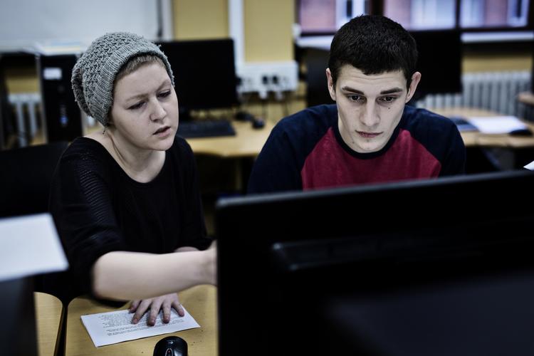 Afgangseleverne på ungdomsuddannelserne kan 1. marts vende tilbage i skole i tre landsdele, senere  ventes de øvrige at følge trop.  (arkivfoto) Foto: Line Ørnes Søndergaard/POLFOTO