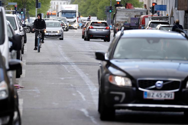 Cyklister på Nordre Frihavnsgade er særdeles udsatte, når de kører ad den gade, der nu efter flere års tovtrækkeri kan se frem til at blive trafiksikret.  Foto: Jens Dresling/POLFOTO