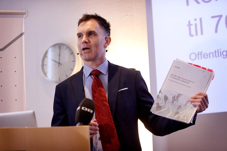 Den danske klimapolitik er for usikker til at kunne regne med at opfylde det danske klimamål, mener Klimarådets formand, Peter Møllgaard. Han opfordrer politikerne til at gennemføre en række af de forslag, Klimarådet præsenterede i en anden stor rapport i marts 2020 (billedet). Foto: Jens Dresling/POLFOTO